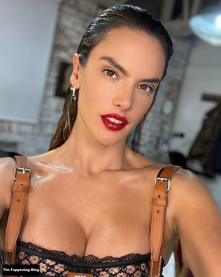 Alessandra Ambrosio Nude Sexy 5