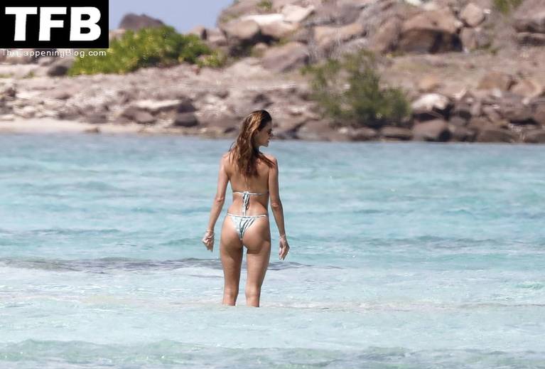 Alessandra Ambrosio Bikini 53