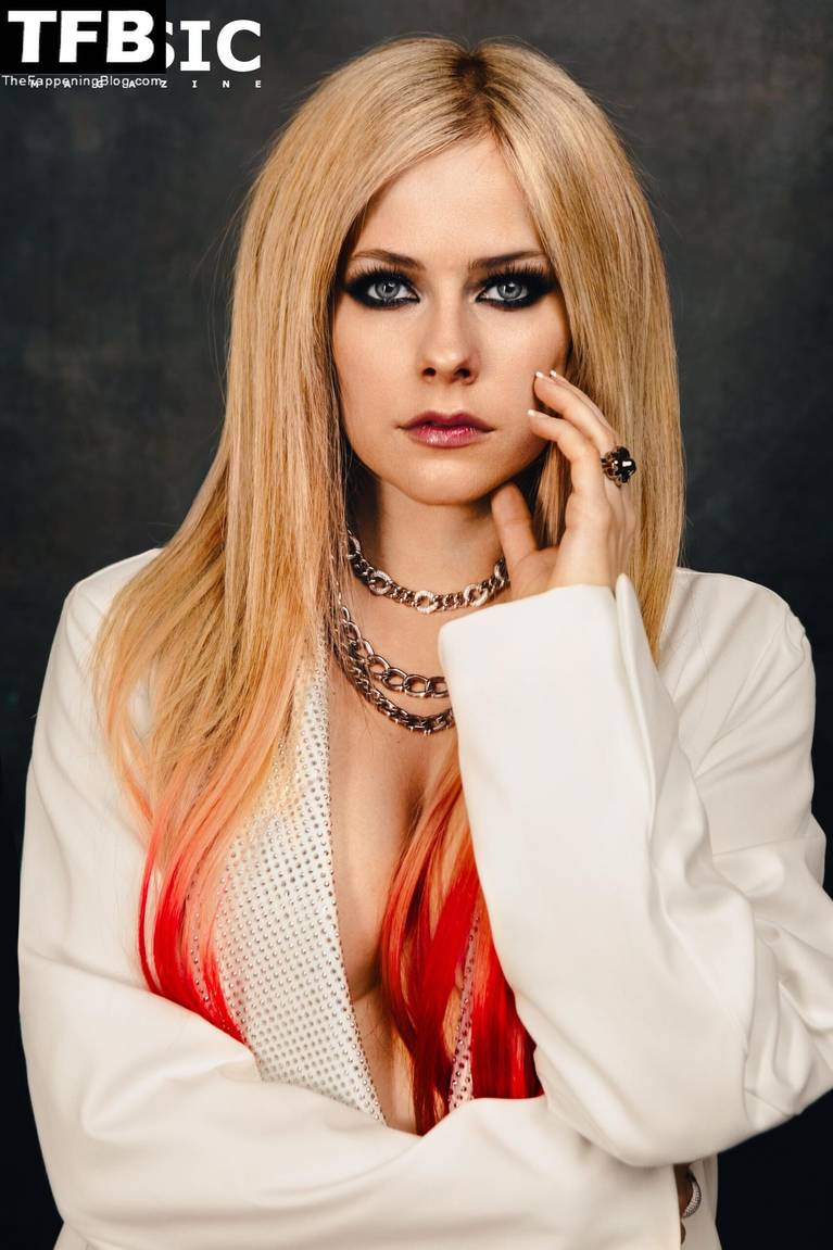 Avril Lavigne Sexy 6