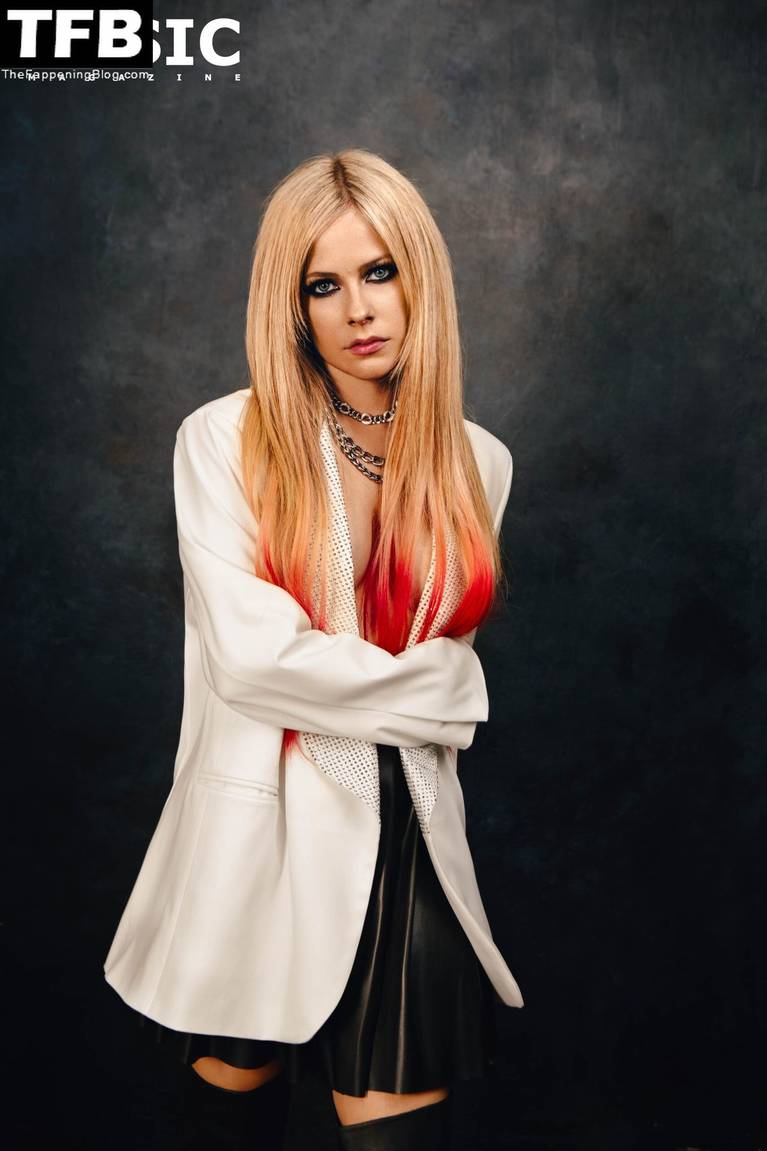 Avril Lavigne Sexy 7