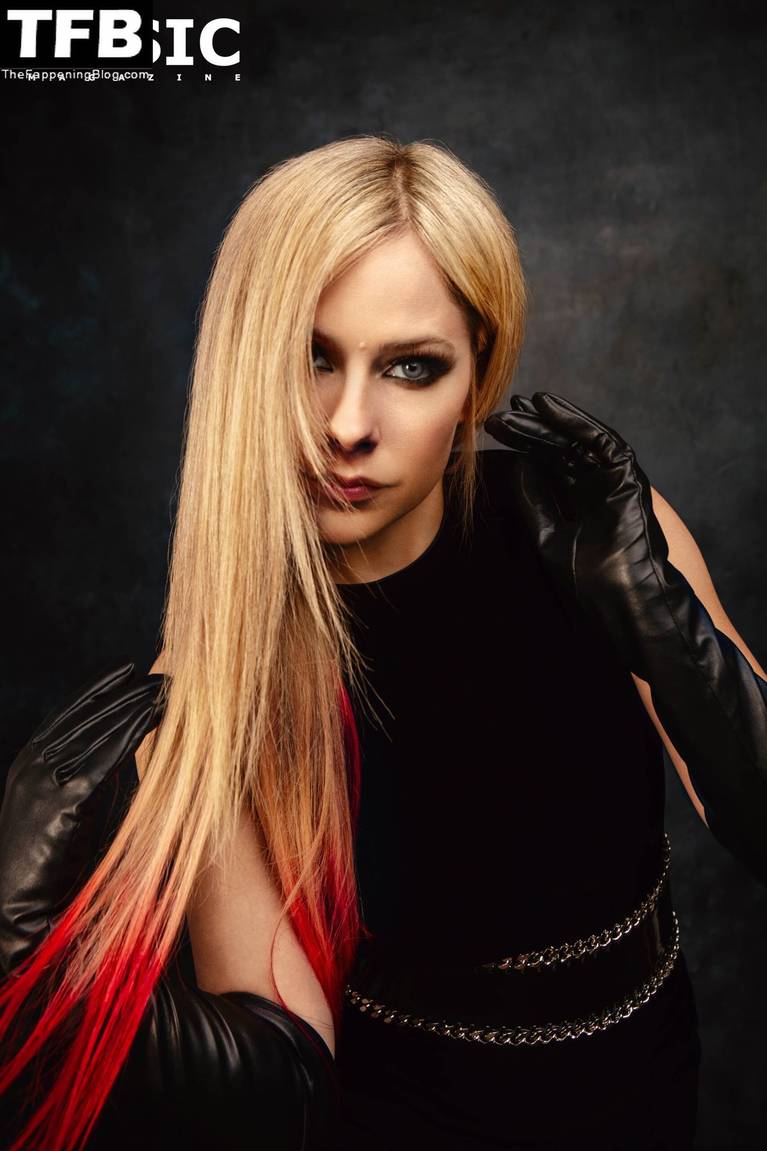 Avril Lavigne Sexy 11