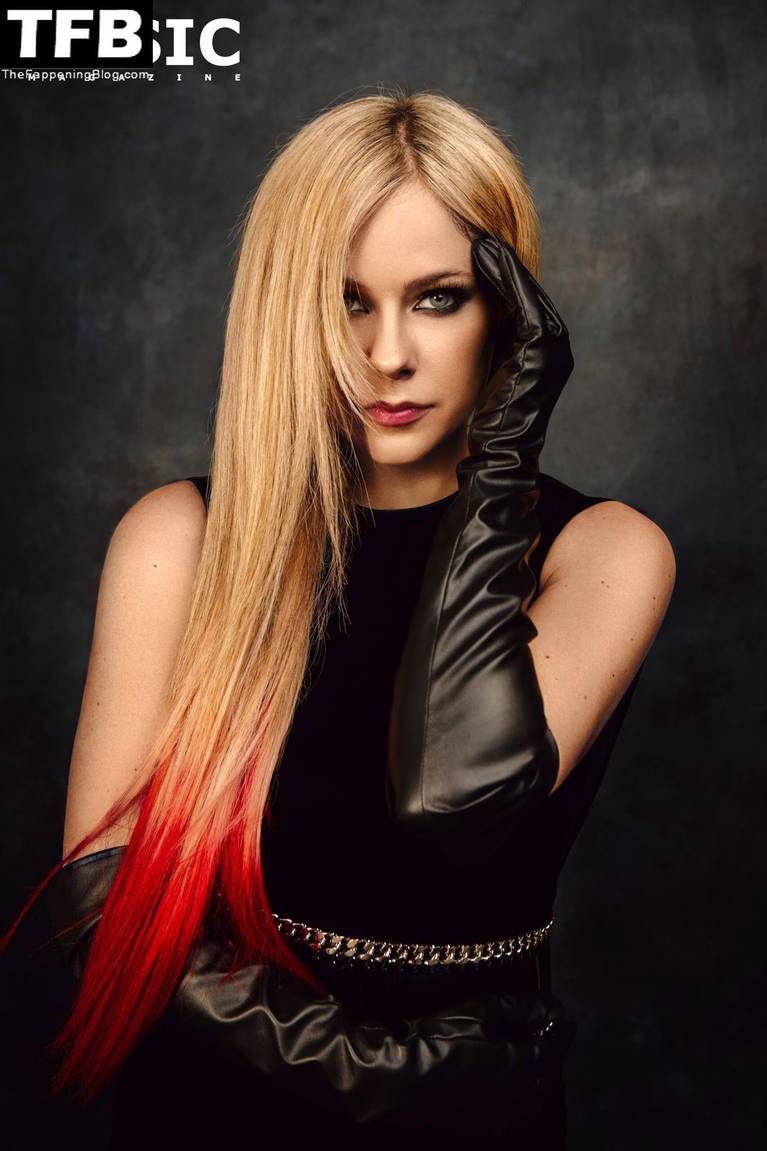 Avril Lavigne Sexy 12