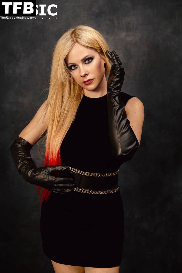 Avril Lavigne Sexy 13