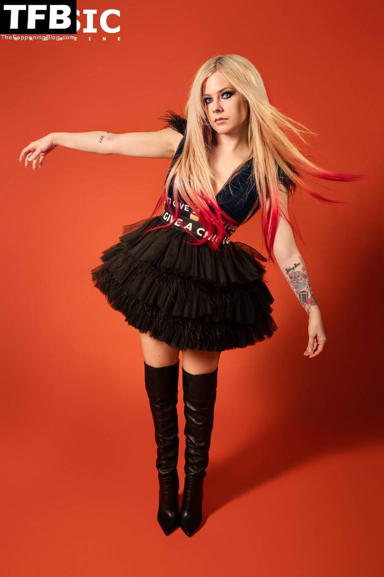 Avril Lavigne Sexy 15