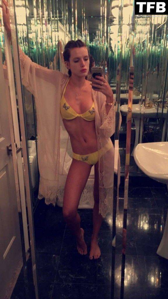 Bella Thorne Naked Sexy Leaks The Fappening 118