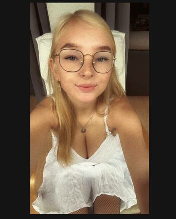 blonde_vivi