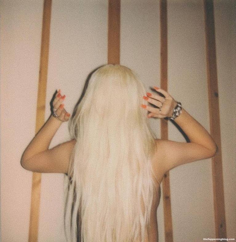 Christina Aguilera Topless 5