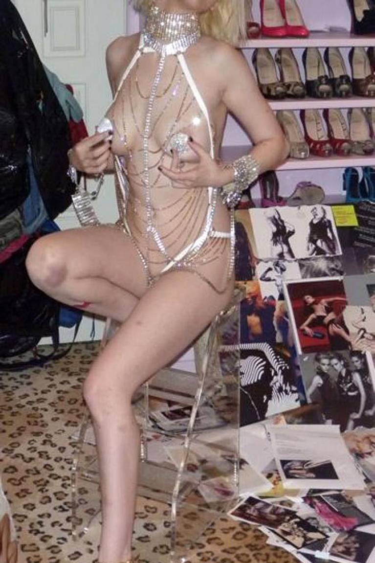 Christina Aguilera Nude Sexy Topless Leaks 4