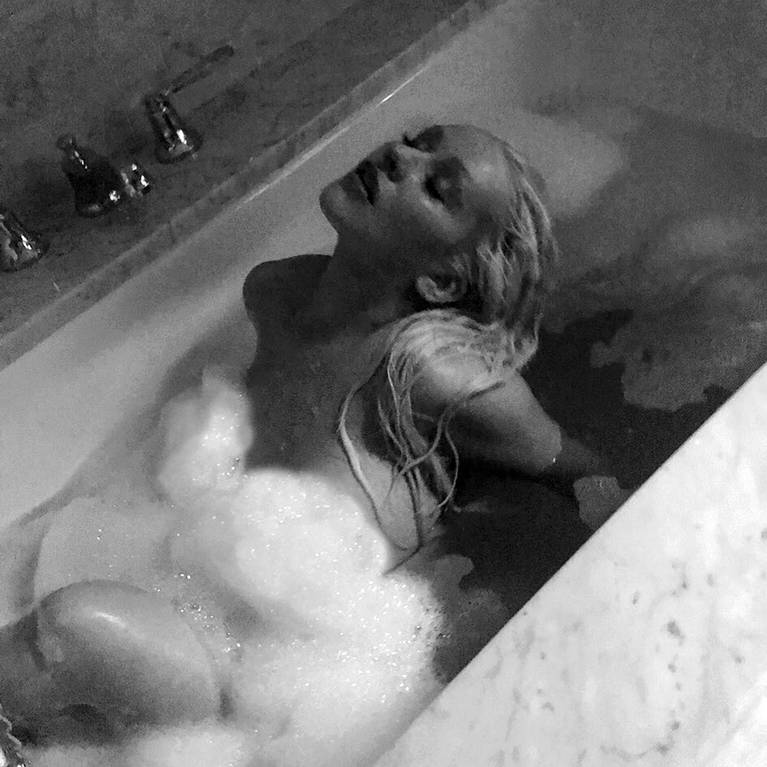 Christina Aguilera Nude Sexy Topless Leaks 8