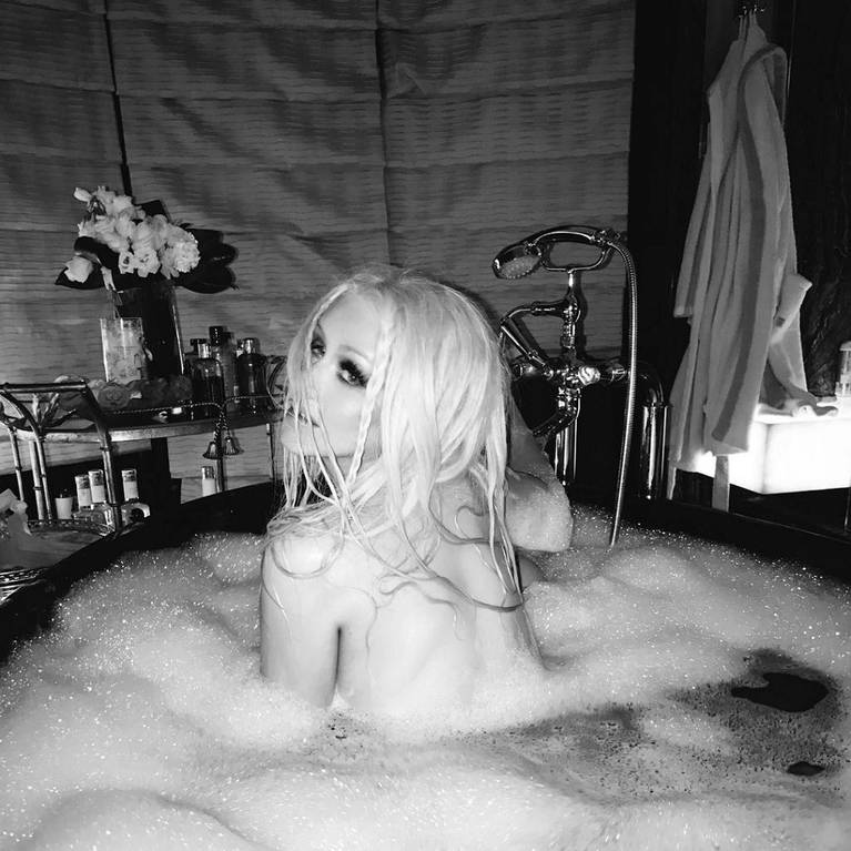 Christina Aguilera Nude Sexy Topless Leaks 10