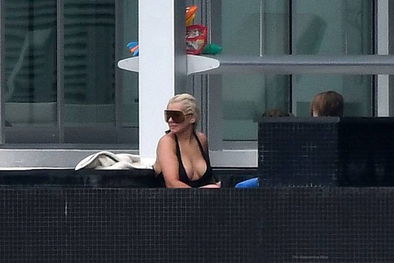 Christina Aguilera Nude Sexy Topless Leaks 99