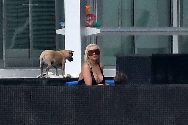 Christina Aguilera Nude Sexy Topless Leaks 102