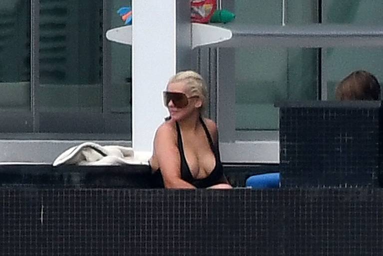 Christina Aguilera Nude Sexy Topless Leaks 107