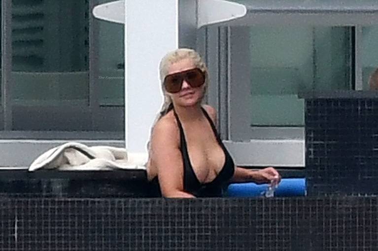 Christina Aguilera Nude Sexy Topless Leaks 110