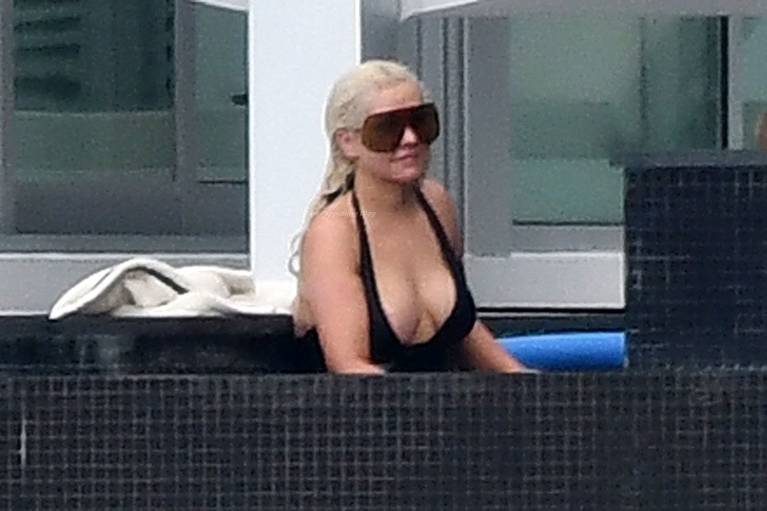 Christina Aguilera Nude Sexy Topless Leaks 111