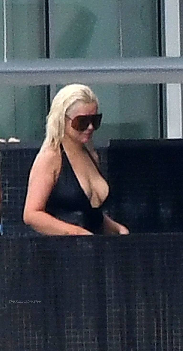 Christina Aguilera Nude Sexy Topless Leaks 115