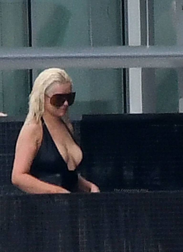 Christina Aguilera Nude Sexy Topless Leaks 116
