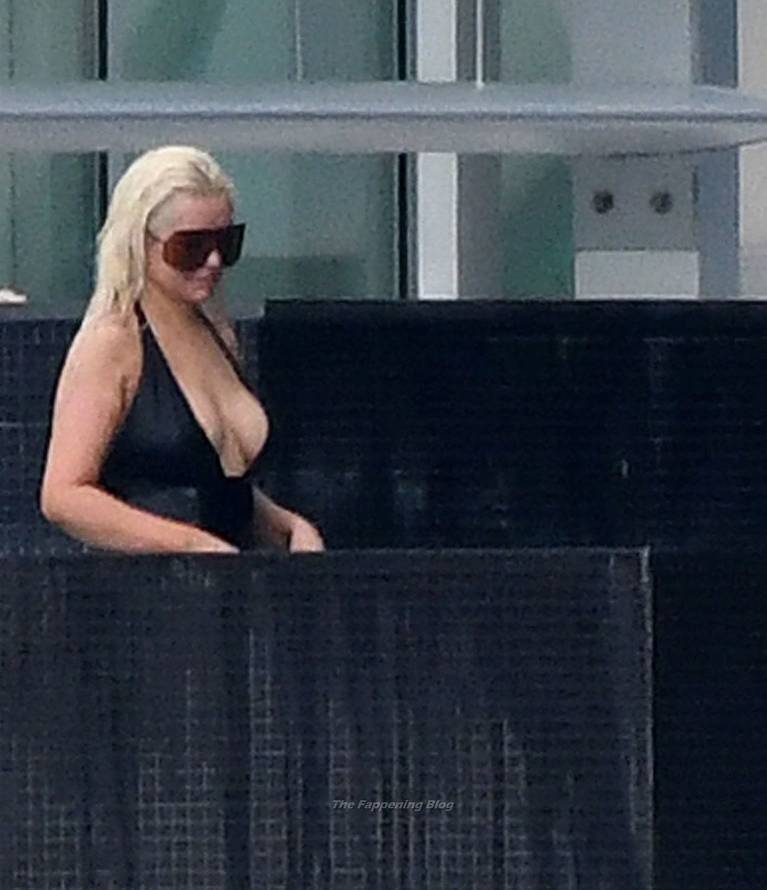 Christina Aguilera Nude Sexy Topless Leaks 117
