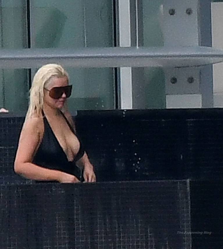 Christina Aguilera Nude Sexy Topless Leaks 119