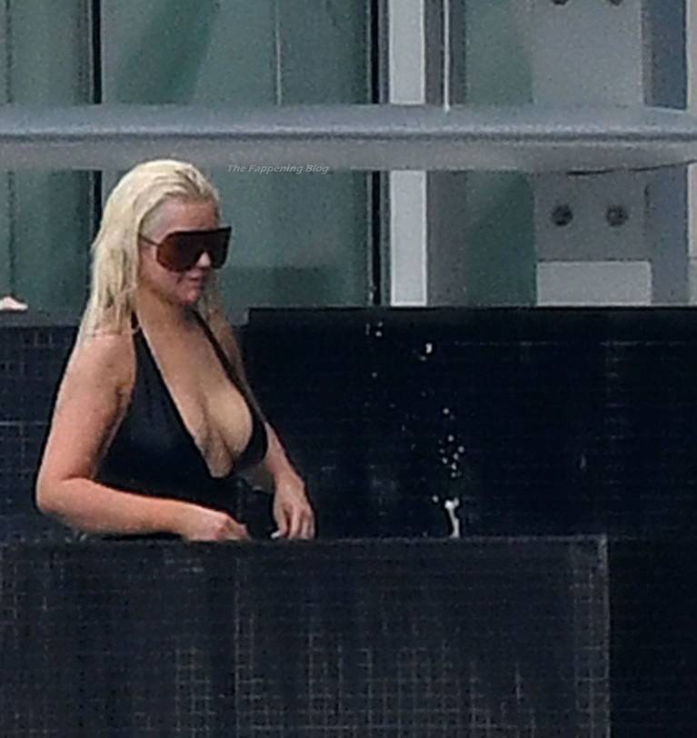 Christina Aguilera Nude Sexy Topless Leaks 120