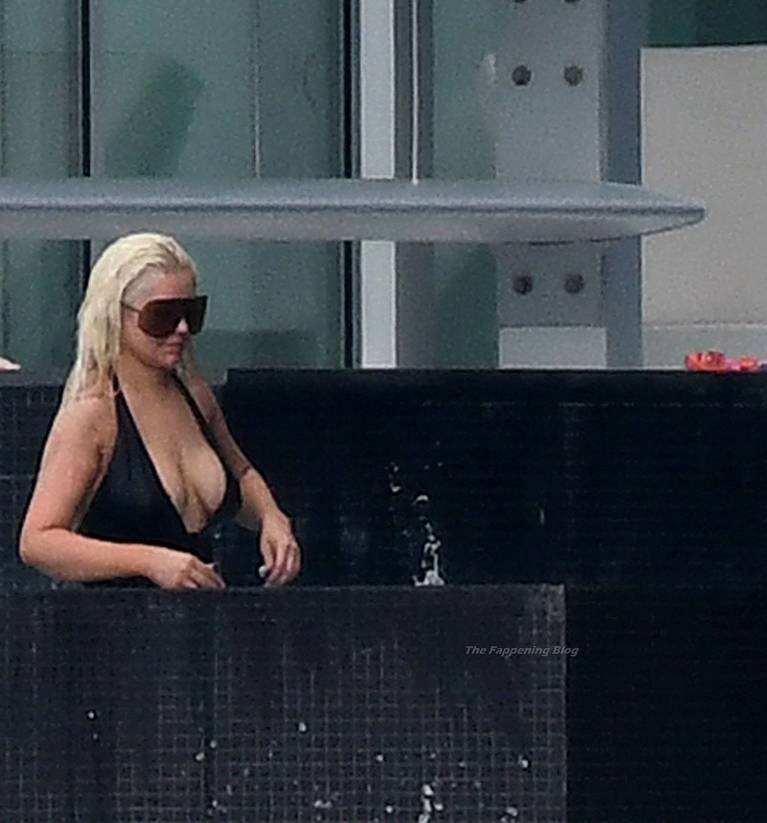 Christina Aguilera Nude Sexy Topless Leaks 121