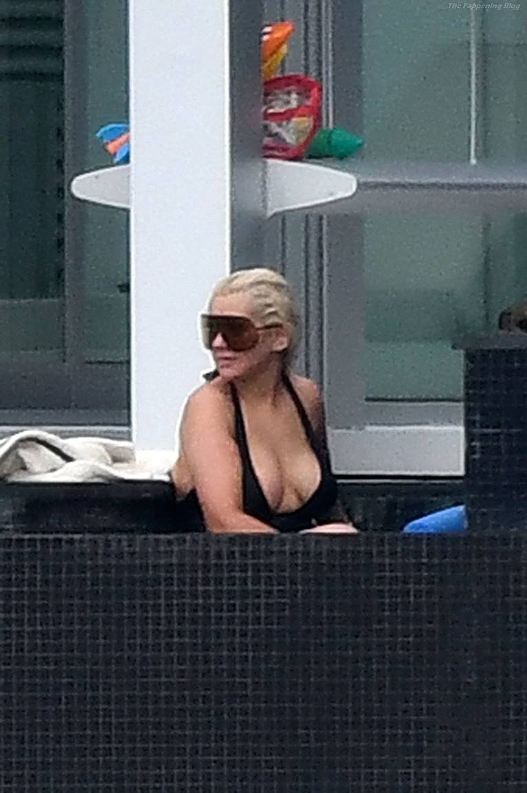 Christina Aguilera Nude Sexy Topless Leaks 122