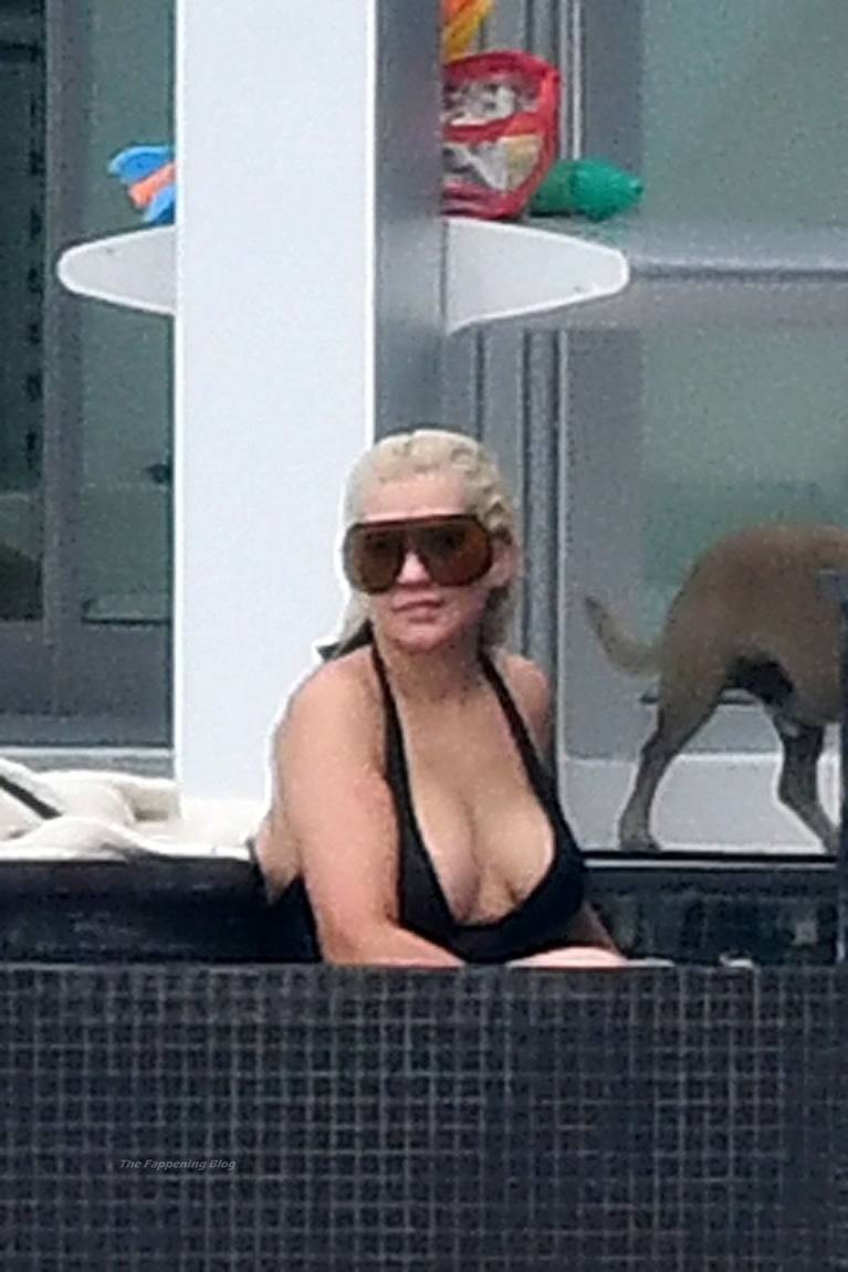 Christina Aguilera Nude Sexy Topless Leaks 123