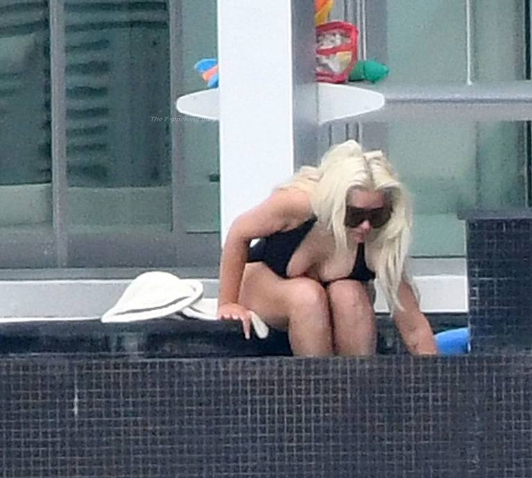 Christina Aguilera Nude Sexy Topless Leaks 124