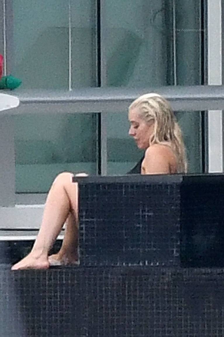 Christina Aguilera Nude Sexy Topless Leaks 129
