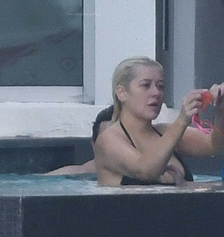 Christina Aguilera Nude Sexy Topless Leaks 150