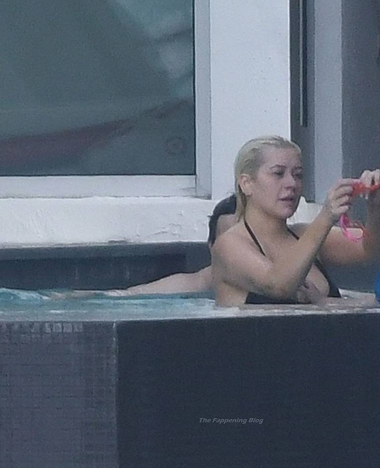 Christina Aguilera Nude Sexy Topless Leaks 151