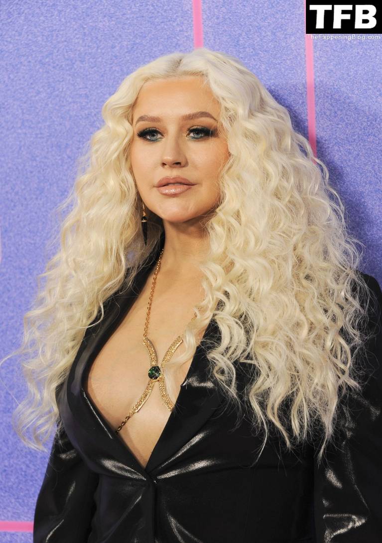 Christina Aguilera Sexy Tits 6