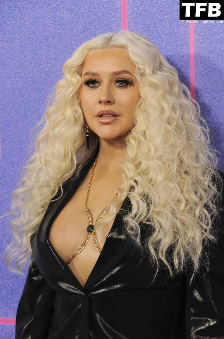Christina Aguilera Sexy Tits 7