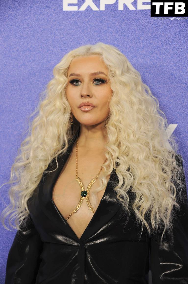 Christina Aguilera Sexy Tits 9