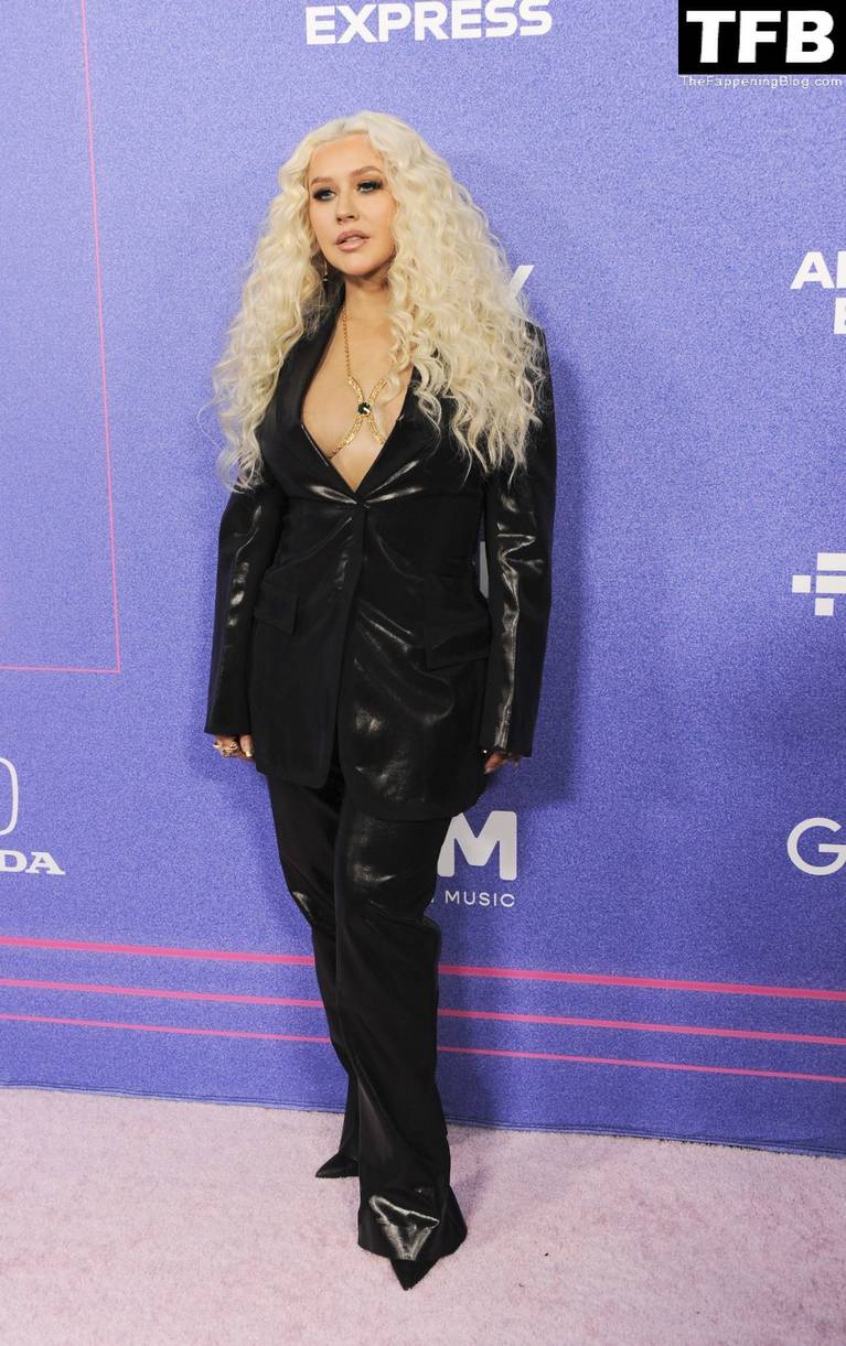 Christina Aguilera Sexy Tits 13