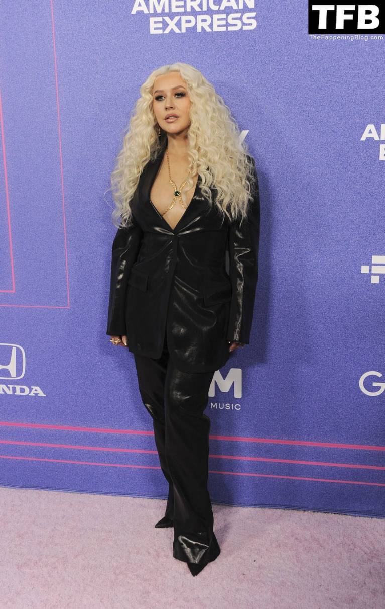 Christina Aguilera Sexy Tits 14