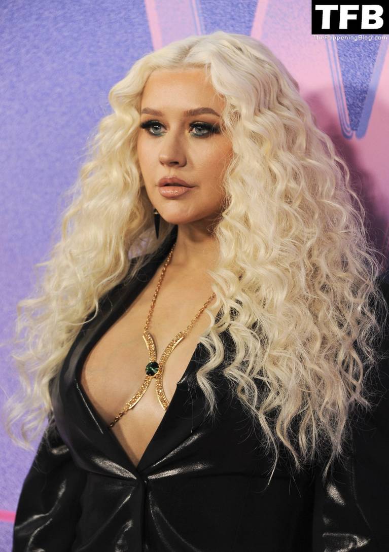 Christina Aguilera Sexy Tits 19