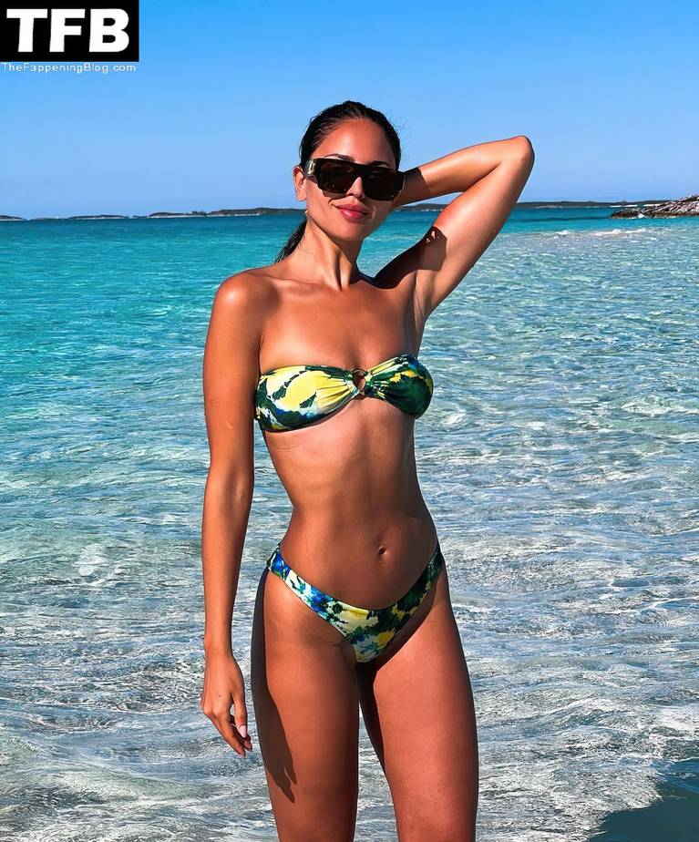 Eiza González Sexy Bikini 4