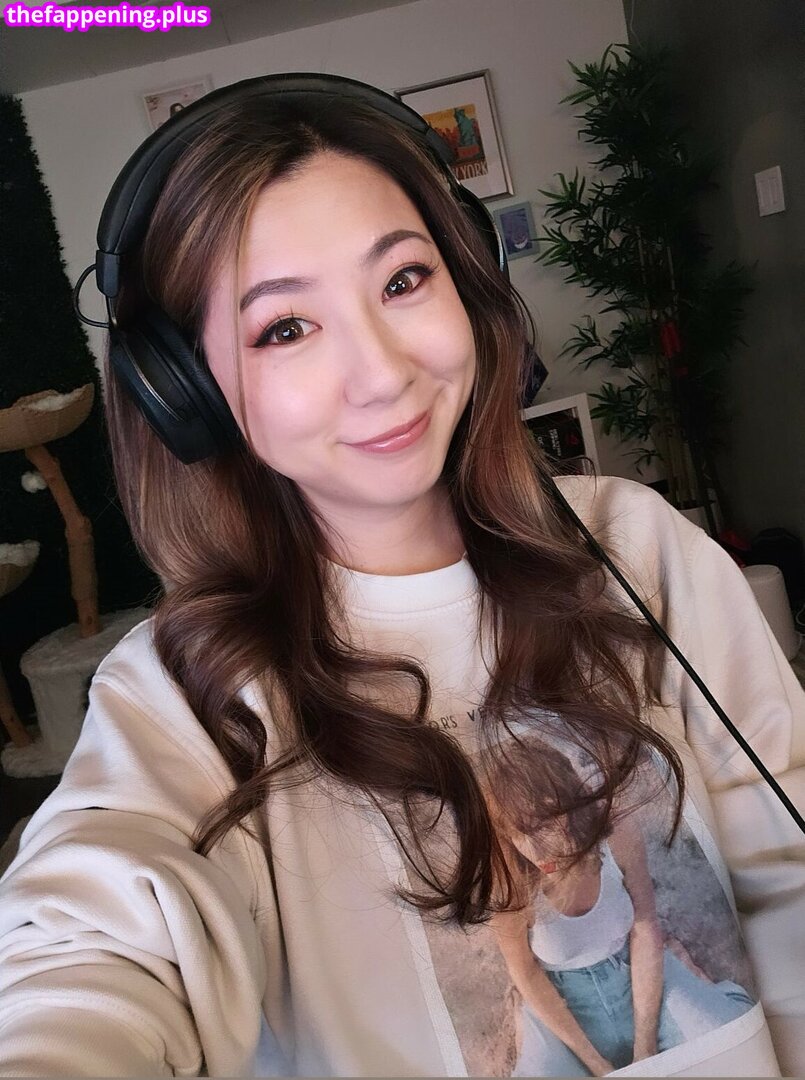 Fuslie Leslie Nude Onlyfans Photo The Fappening Plus