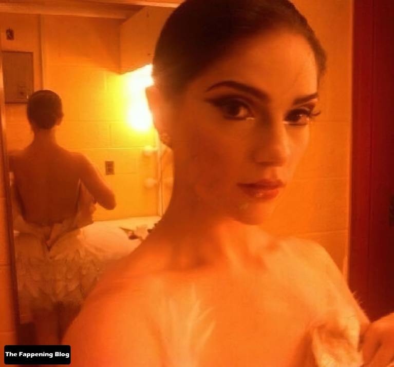 Janet Montgomery Nude Sexy 20
