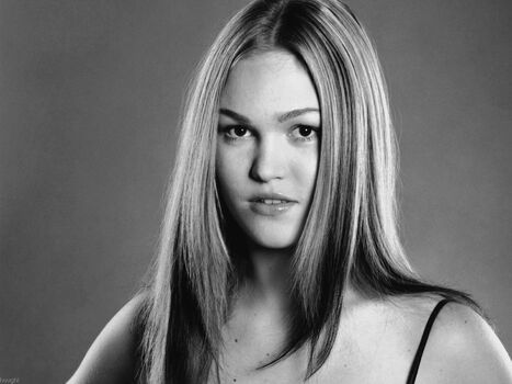 Julia Stiles