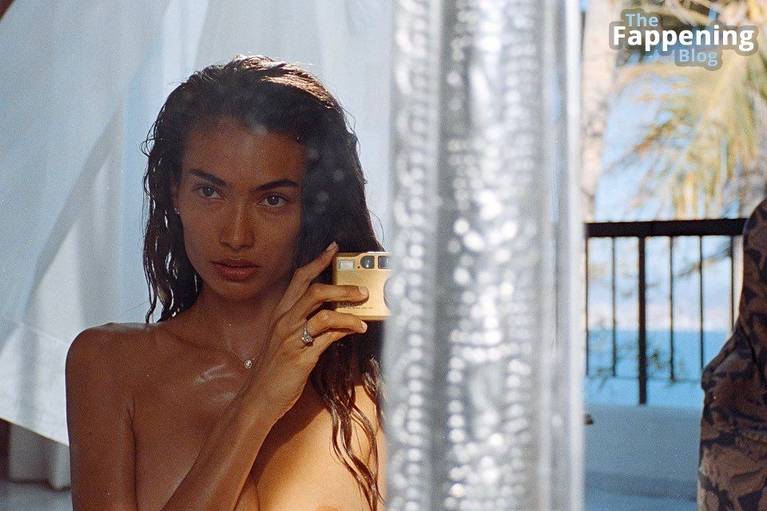 Kelly Gale Sexy Topless 1