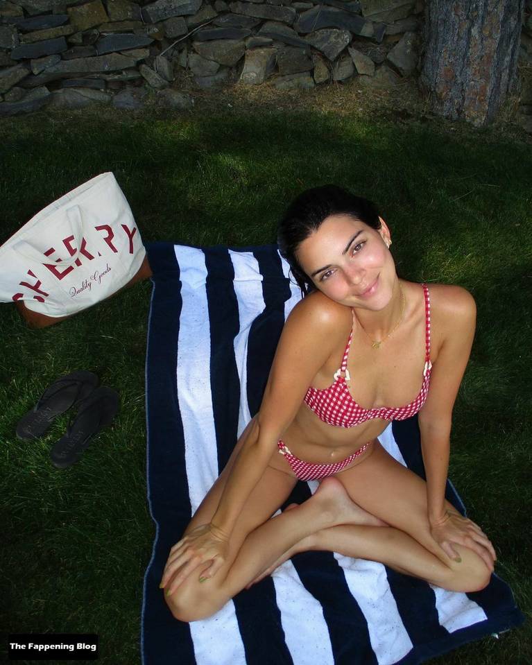 Kendall Jenner Nude Sexy 86