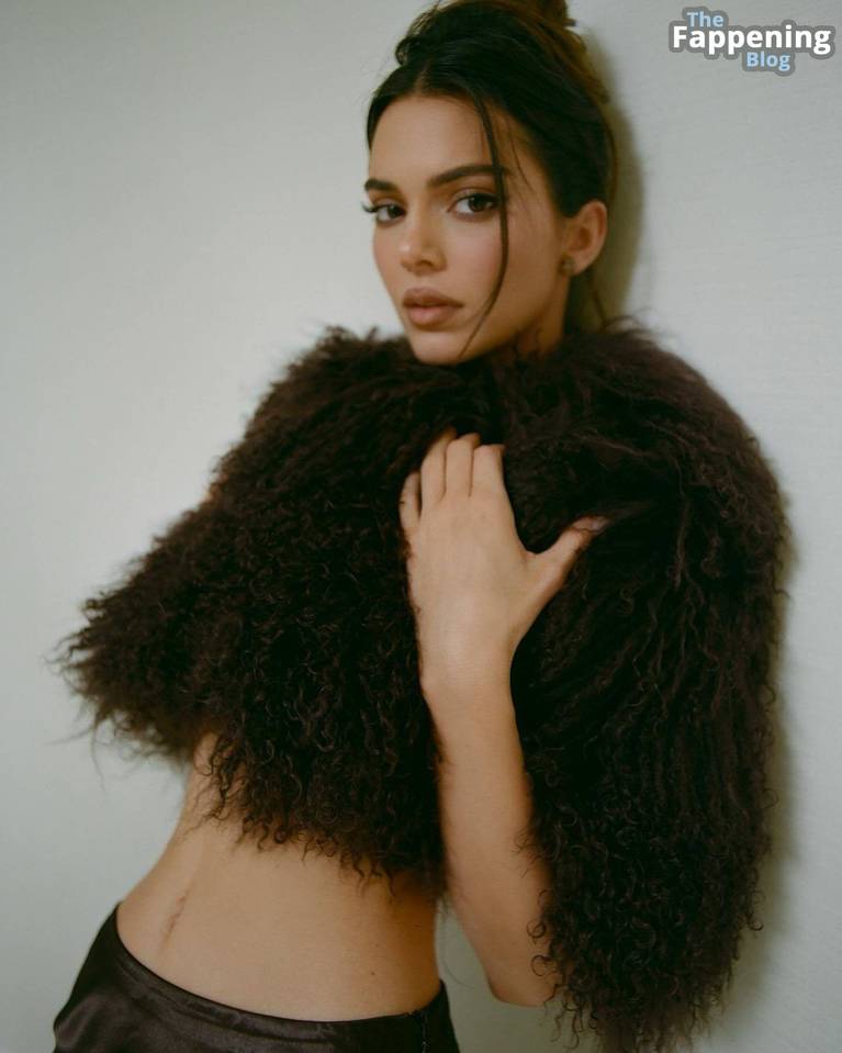 Kendall Jenner Sexy 8