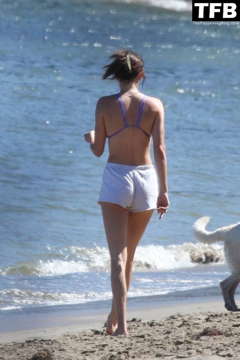 Kendall Jenner Bikini 11