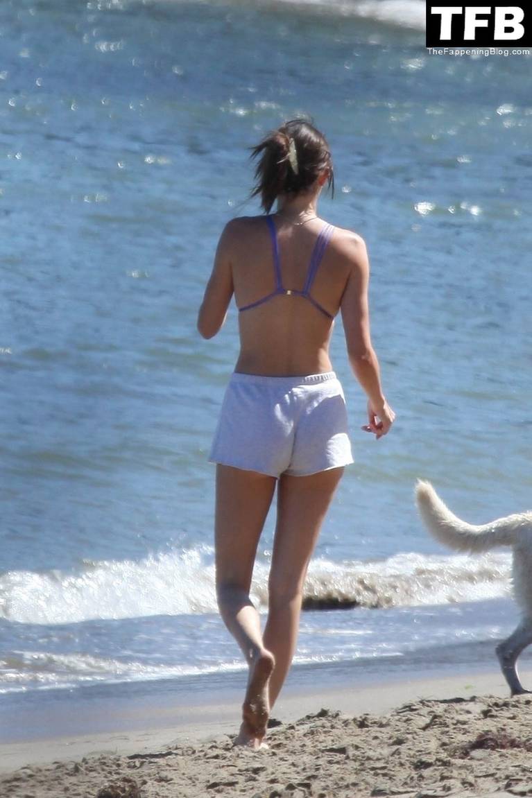 Kendall Jenner Bikini 90