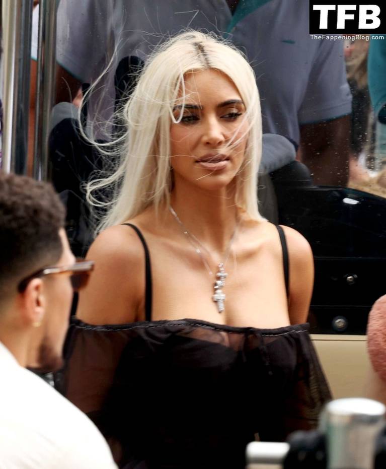 Kim Kardashian Sexy 10
