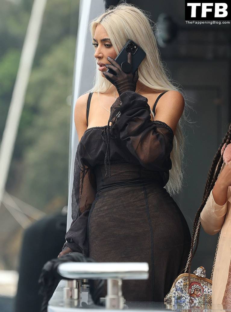 Kim Kardashian Sexy 24