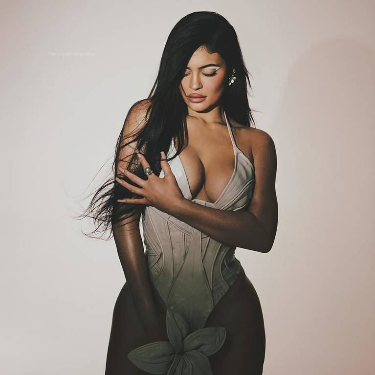 Kylie Jenner Sexy 21