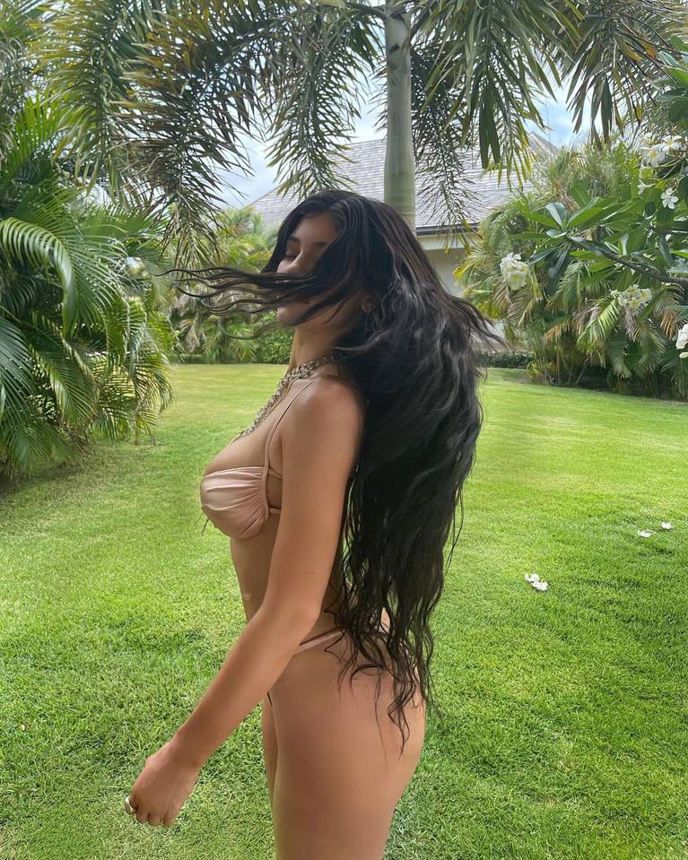 Kylie Jenner Sexy 3